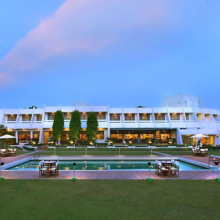 Radisson Jass Hotel, Khajuraho Bagian luar foto