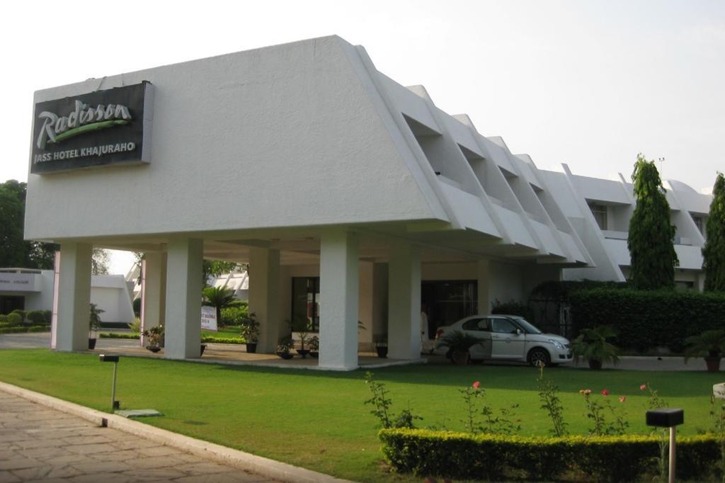 Radisson Jass Hotel, Khajuraho Bagian luar foto