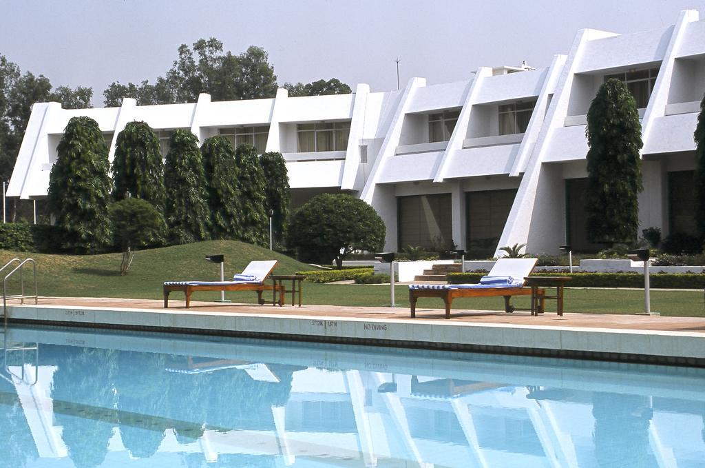 Radisson Jass Hotel, Khajuraho Bagian luar foto