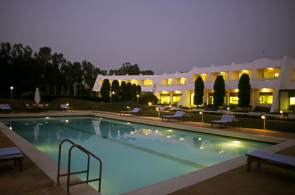 Radisson Jass Hotel, Khajuraho Bagian luar foto